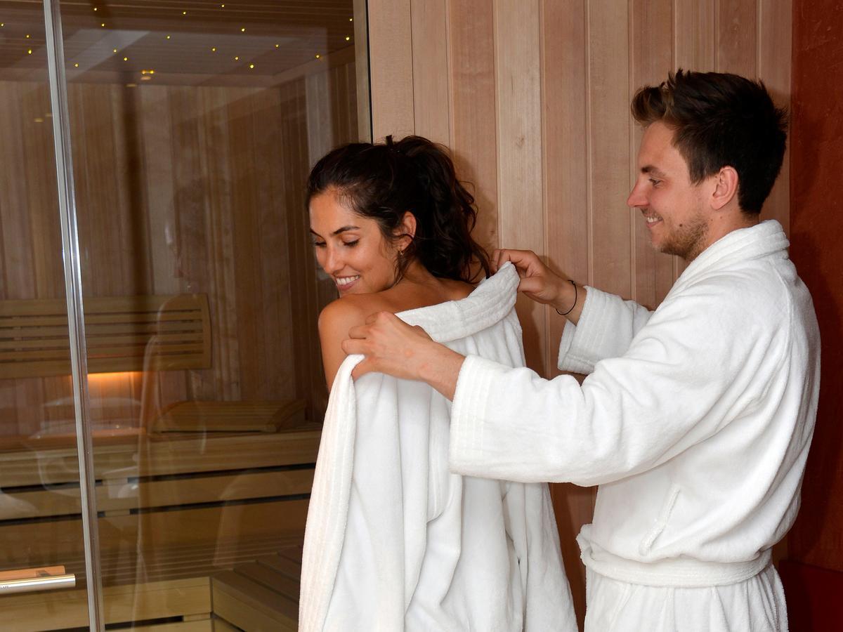 Hotel Rotes Einhorn **** Duren Bagian luar foto